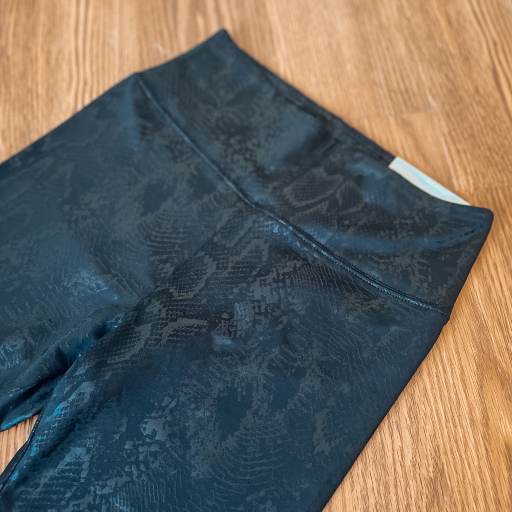 American Eagle Black Snakeskin Print Leggings
